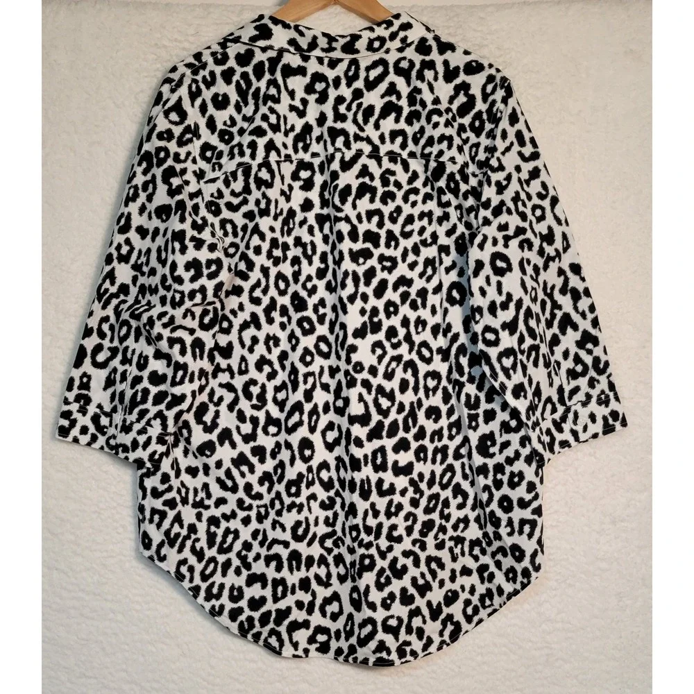 CHICOS Women's No Iron Cotton Blouse Shirt Size 3 Long Sleeve Animal Print 0966 - Picture 2 of 6